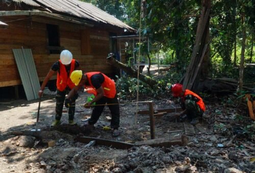 Proyek MCK TMMD Ke-129 Berlanjut ke Proses Pembuatan Kuda-Kuda