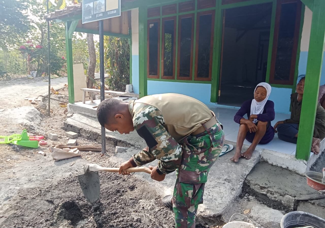 Kolaborasi TNI dan Warga Dalam Mewujudkan Rumah yang Layak Huni untuk Kasiman