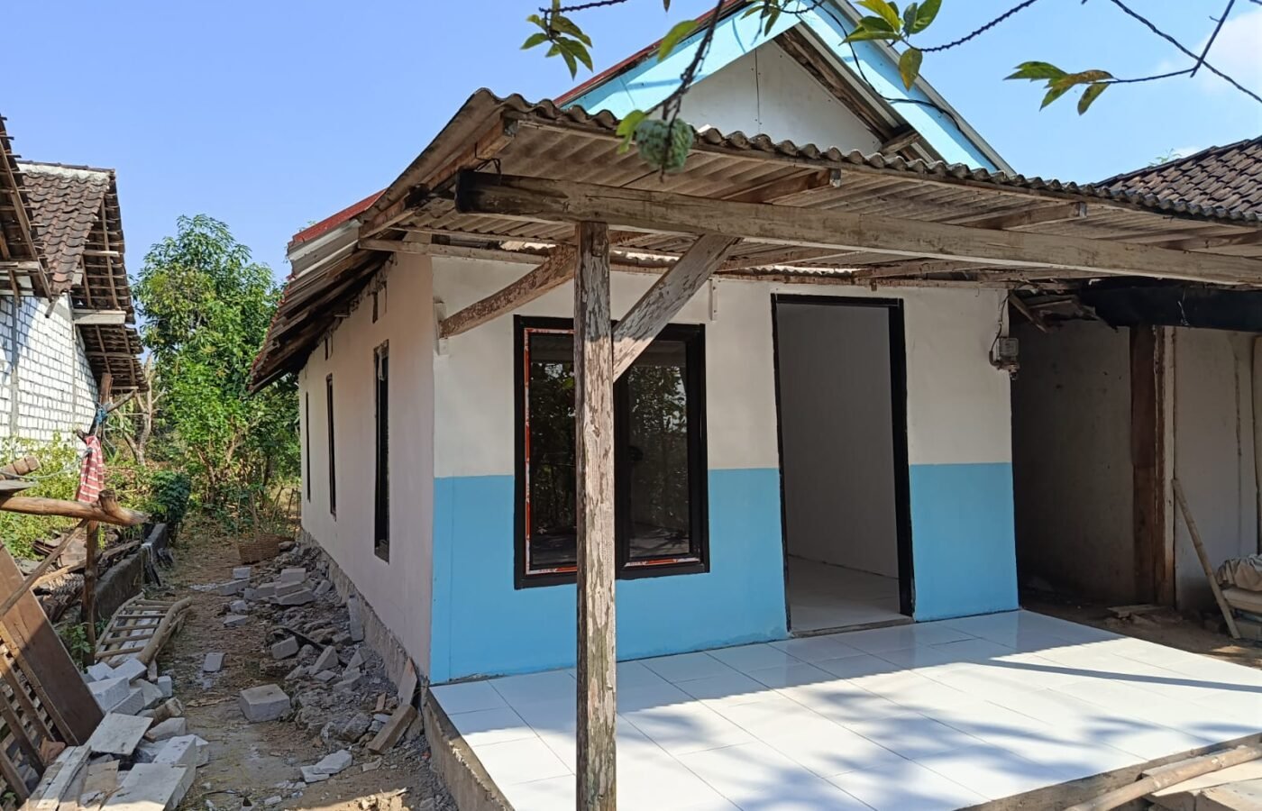 Pemulihan Rumah Ibu Saelah oleh Satgas TMMD Ke-129 di Bojonegoro