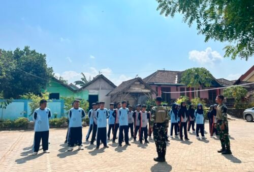 Pembentukan Karakter Siswa SMPN 1 Atap Kesongo oleh Satgas TMMD Ke-129