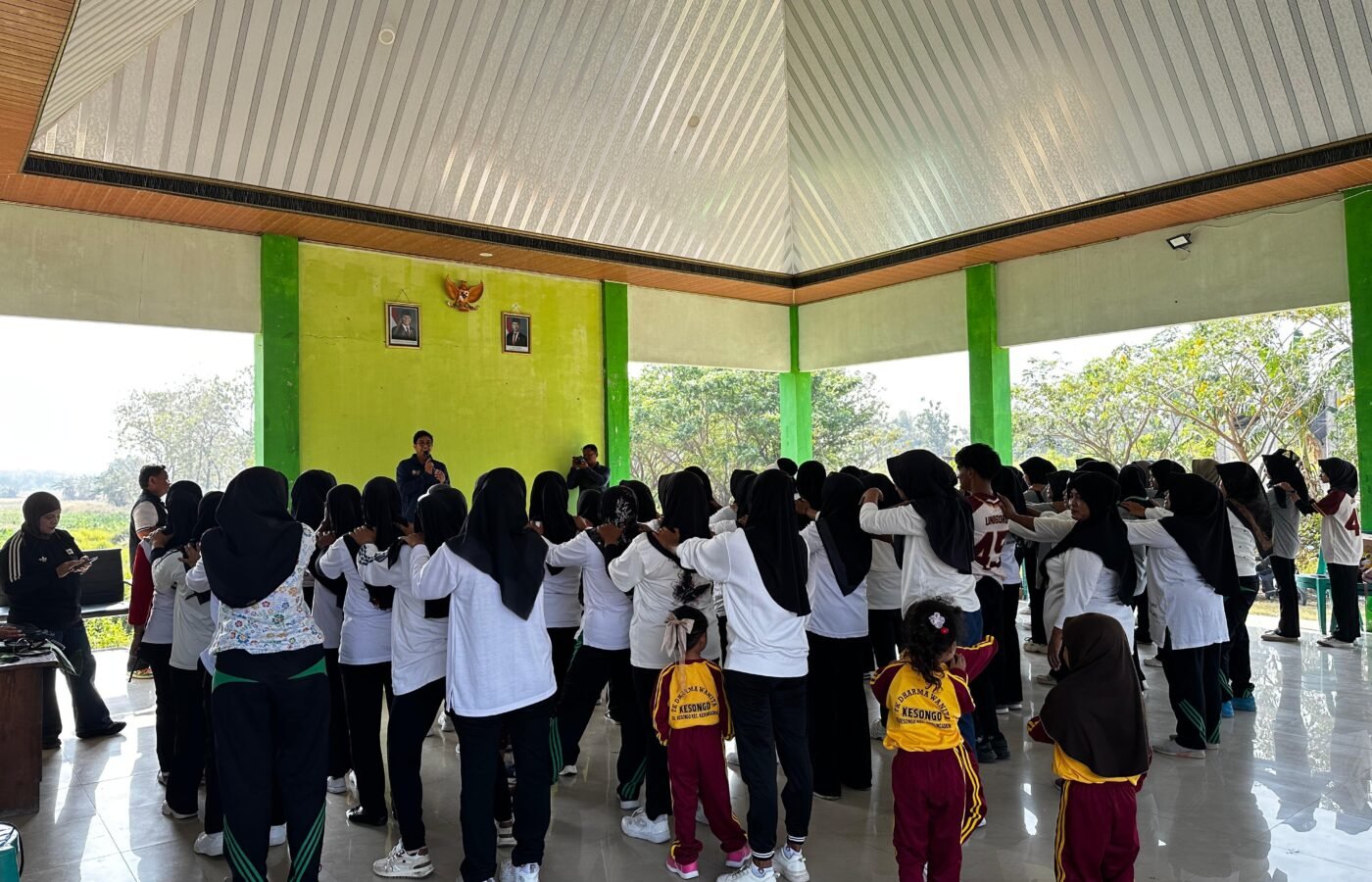 Kebersamaan Melalui Senam PKK dan KKN dalam TMMD Ke-129 Kodim 0813/Bojonegoro