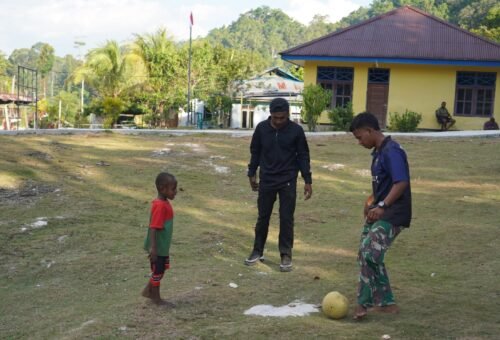 TMMD Ke-129: Keceriaan dan Kebersamaan dengan Anak-Anak di Kampung Sesor