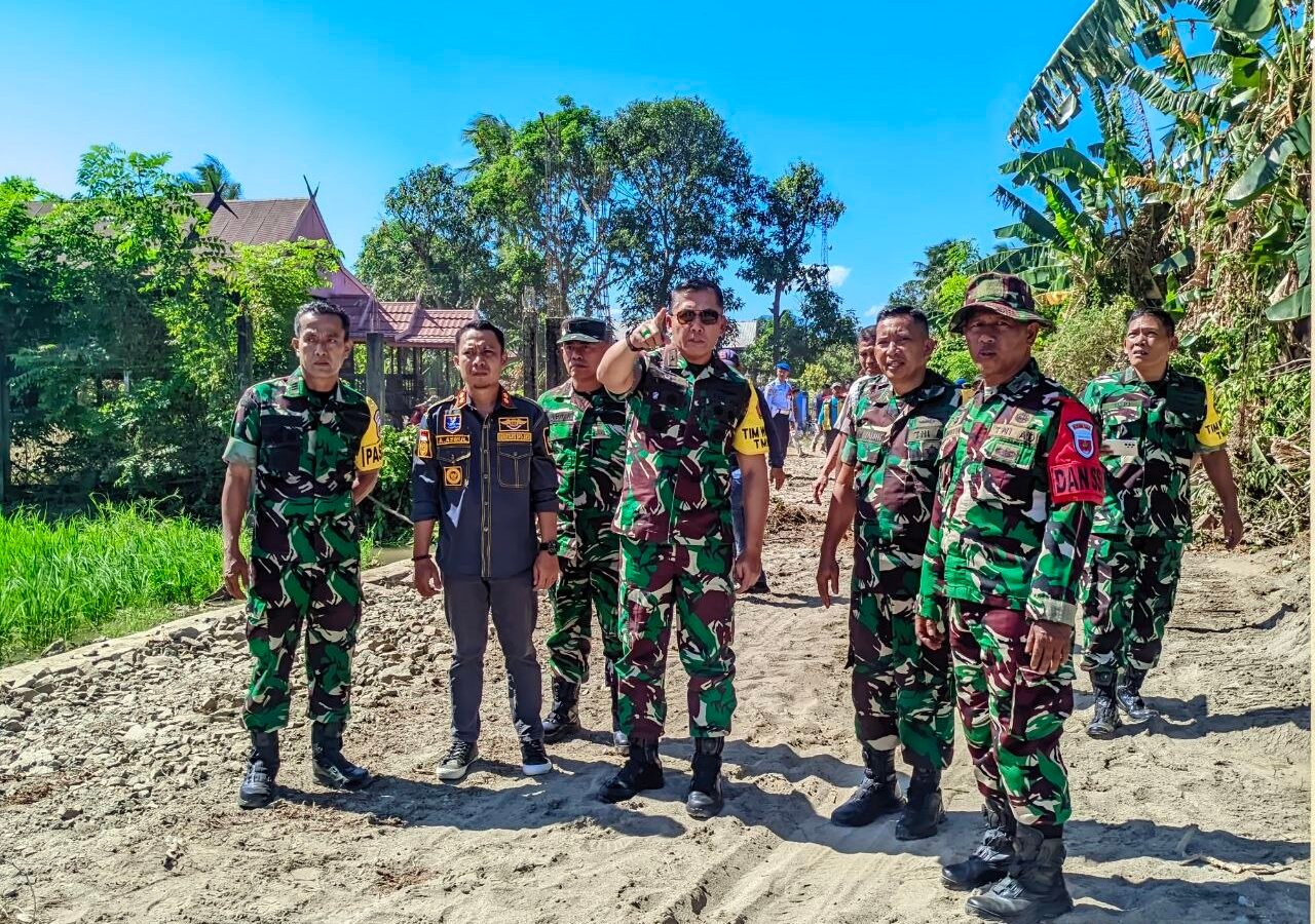 Monitoring Proyek TMMD Ke-129, Marsma TNI Arifaini Nur Dwiyanto Tinjau Lokasi di Pinrang