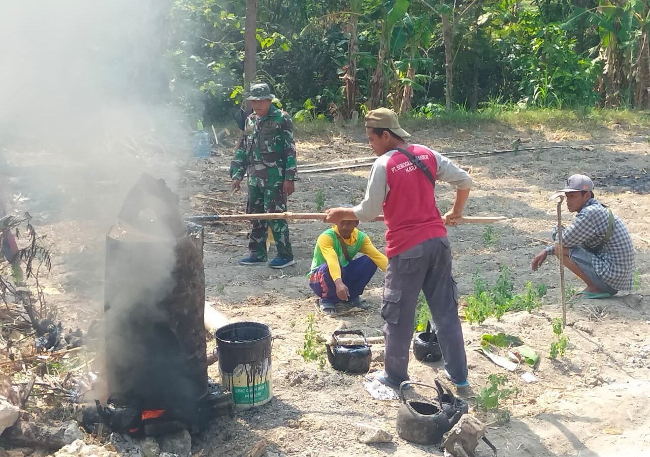 Pentingnya Pembakaran Aspal dalam Tahapan TMMD Ke-129 Kodim 0813/Bojonegoro