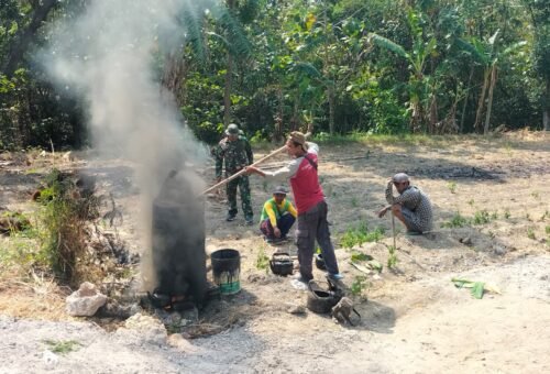 Dedikasi Tanpa Henti, Satgas TMMD Ke-129 Kodim 0813/Bojonegoro Siapkan Material Aspal untuk Pembangunan