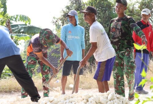 Semangat Kakek Sukio dan Cangkulnya: Simbol Kemanunggalan TNI-Rakyat di Lamongan