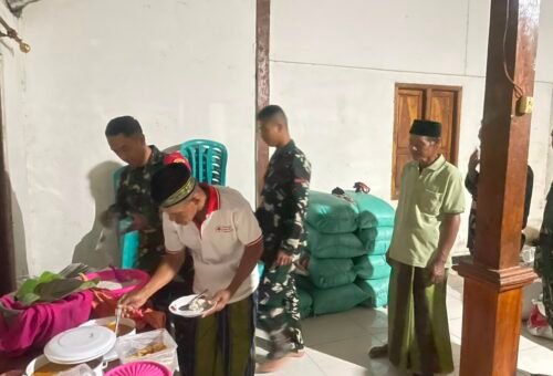 Momen Kebersamaan Satgas TMMD Ke-129 Kodim 0813/Bojonegoro dengan Warga