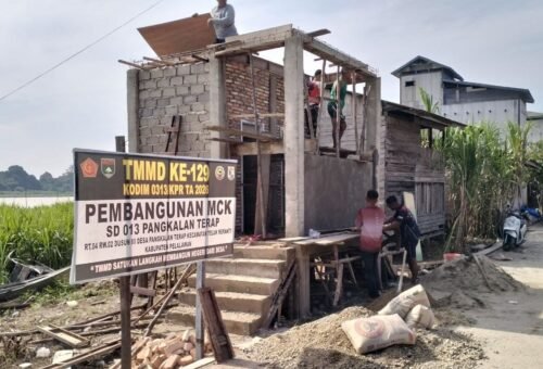 Pembangunan MCK SD 013 Pangkalan Terap Menuju Target TMMD ke-129