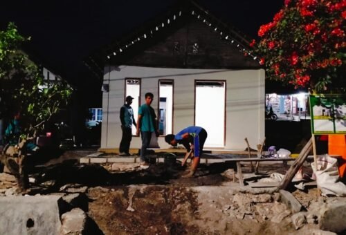 TMMD ke-129: Wujud Kepedulian TNI dalam Merenovasi Rumah Ibu Kemi di Tlemang