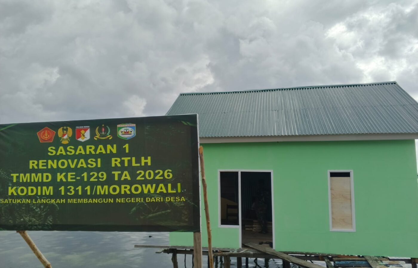 Progres Renovasi RTLH Ibu Samsiah pada Tahap Pemasangan Lantai dan Dinding Dapur