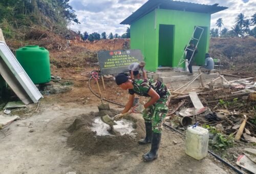 Progres Pengecoran Lantai MCK Masjid di Desa Polewali oleh Satgas TMMD