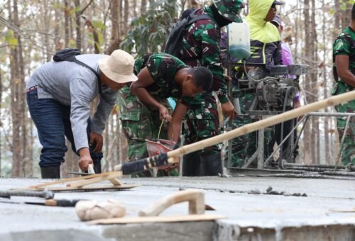 MESIN MOLEN ANDALAN DI BAWAH SINAR MATAHARI: ‘SEKRIT’, TEMAN SETIA PRAJURIT SATGAS TMMD KE-129 KODIM 0812/LAMONGAN