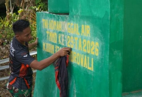 TMMD Ke-129 Perindah Sarana Air Bersih dengan Lukisan Identitas