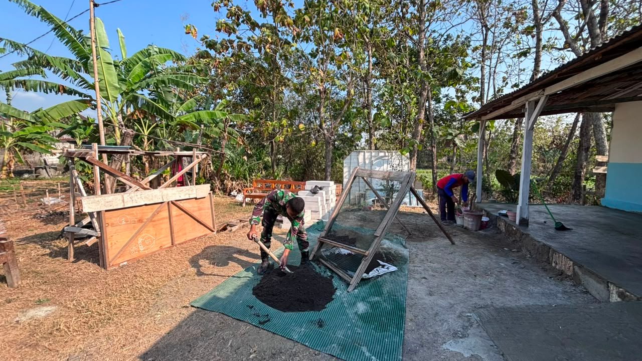 Harmonisasi Kerja Satgas TMMD Ke-129 Kodim 0813/Bojonegoro untuk Ibu Jasmiati