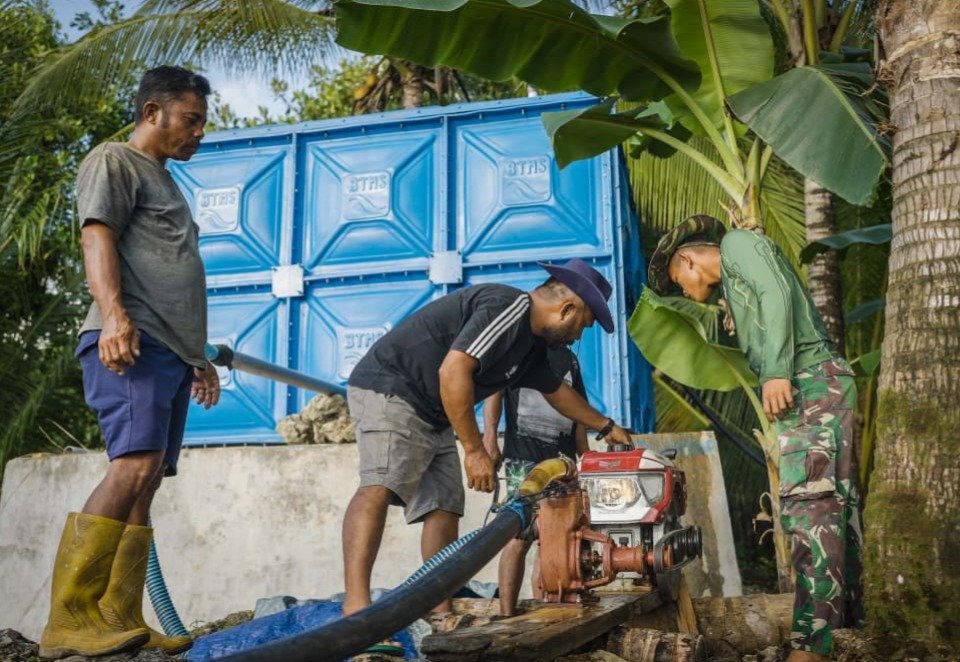 Memudahkan Ibadah, Satgas TMMD Sediakan Fasilitas Wudhu di Masjid Desa Polewali
