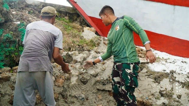 Perbaikan Saluran Air oleh Satgas TMMD dan Warga