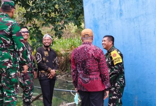 Kepala Tim Wasev TMMD 129 Memastikan Kualitas Air Bersih di Tandon Induk Desa Tlemang
