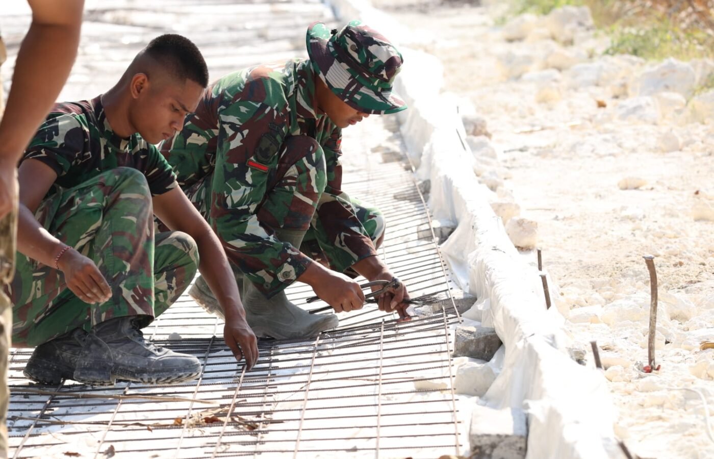 Kegiatan Satgas TMMD Ke-129: Penguatan Infrastruktur Jalan di Desa Tlemang