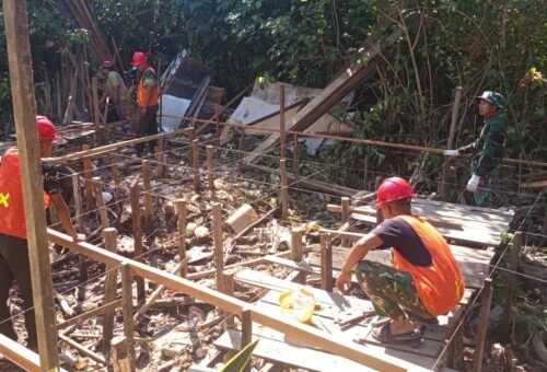 Kolaborasi Satgas TMMD Reguler ke-129 dengan Warga Percepat Renovasi RTLH untuk Bapak Ilham