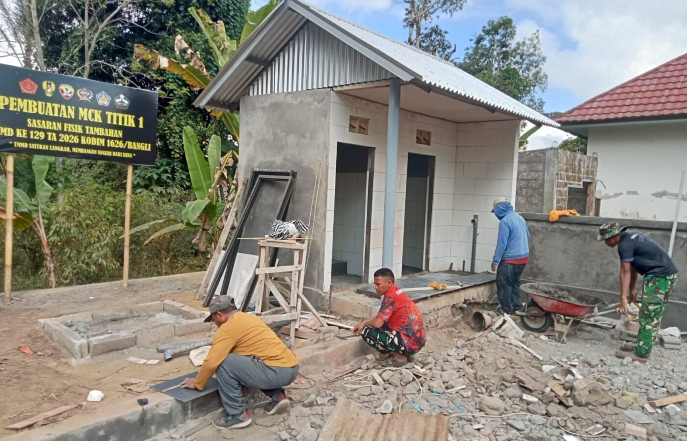 Target Pembangunan MCK Fasum di Desa Sekardadi Hampir Tuntas, Satgas TMMD Ke-129 Tuntaskan Pekerjaan