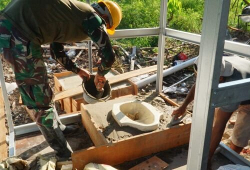 Pembangunan Toilet MCK di Desa Bandar Raya oleh Satgas TMMD Reguler ke-129