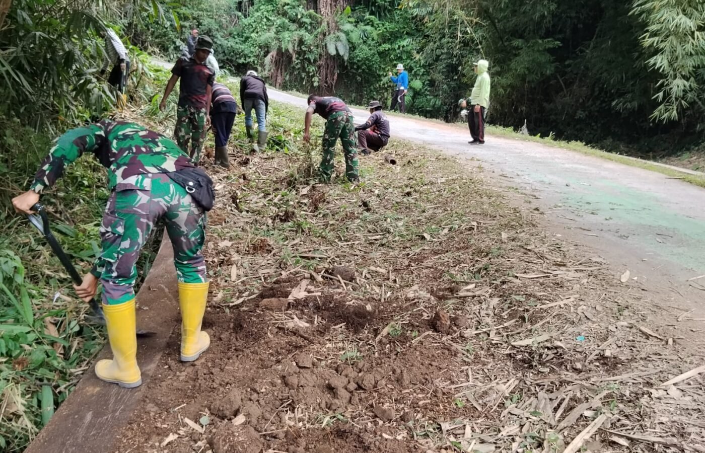 Pemeliharaan Jalan Rabat Beton TMMD Ke-129: Kerja Bersama untuk Masa Depan