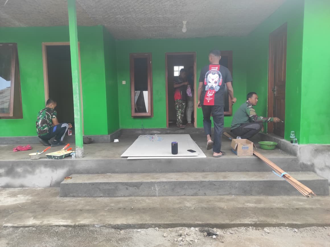 Transformasi Rumah I Wayan Pasta Melalui Pengecatan TMMD