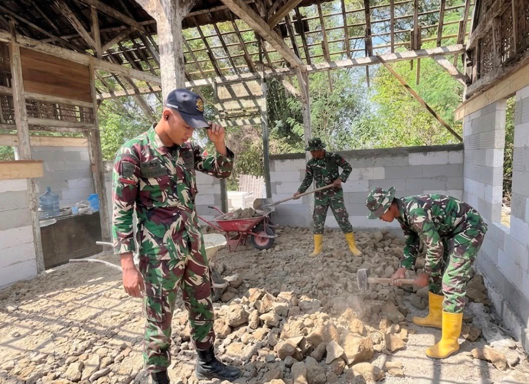 Dedikasi Satgas TMMD Ke-129 dalam Pembangunan RTLH untuk Keluarga Bapak Kardo