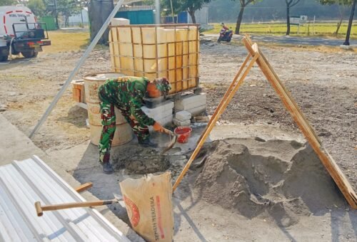 Semangat Tak Kenal Henti, Satgas TMMD Kodim 0813/Bojonegoro Terus Lanjutkan Pembangunan Musala dan MCK di Sembung Sukorame