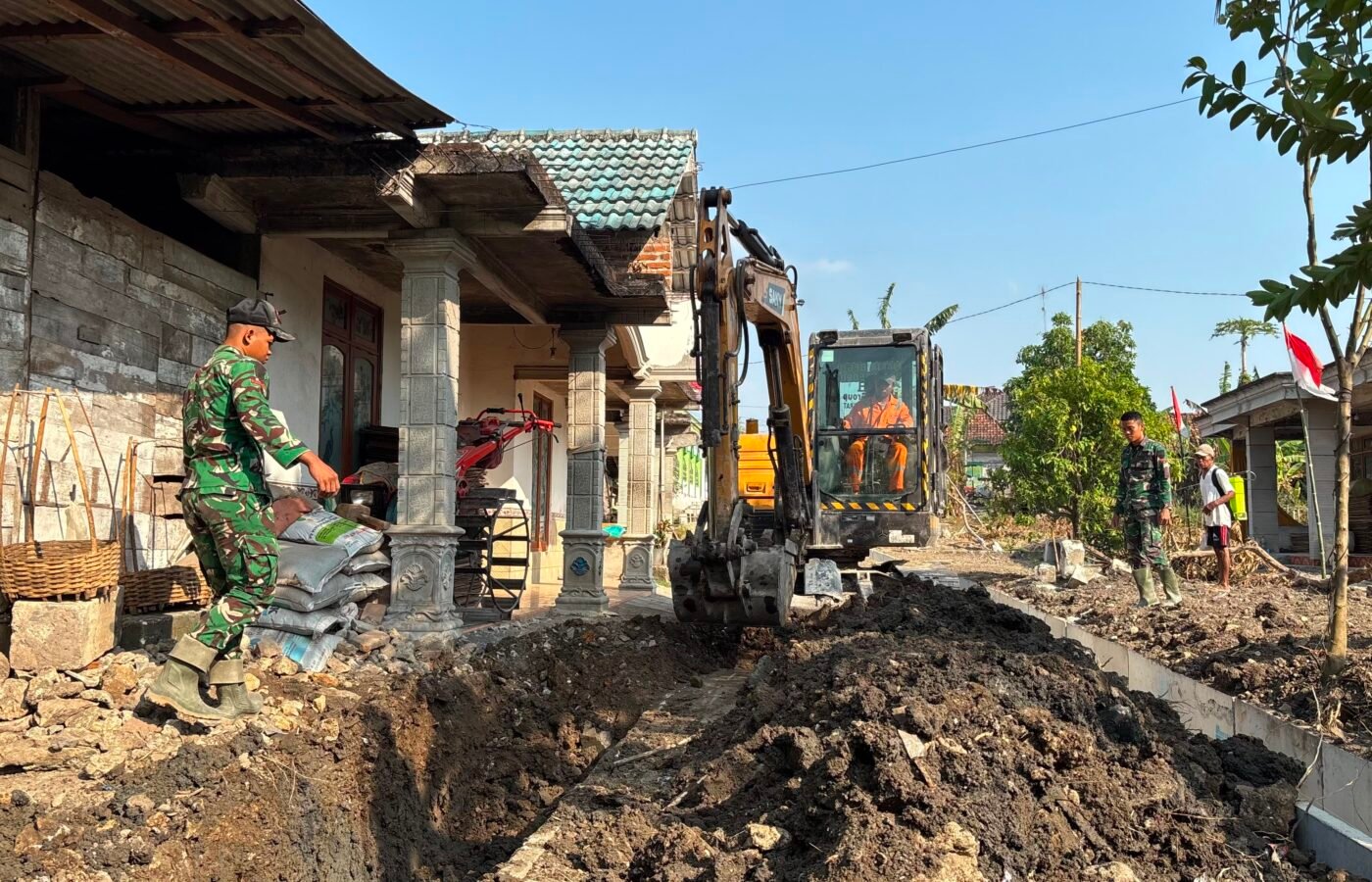 Optimalisasi Alat Berat untuk Pembangunan Drainase di Dusun Krebet