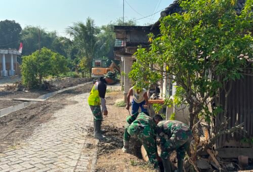 Proyek Drainase TMMD Ke-129 Kodim 0813/Bojonegoro di Dusun Krebet Dipercepat dengan Alat Berat