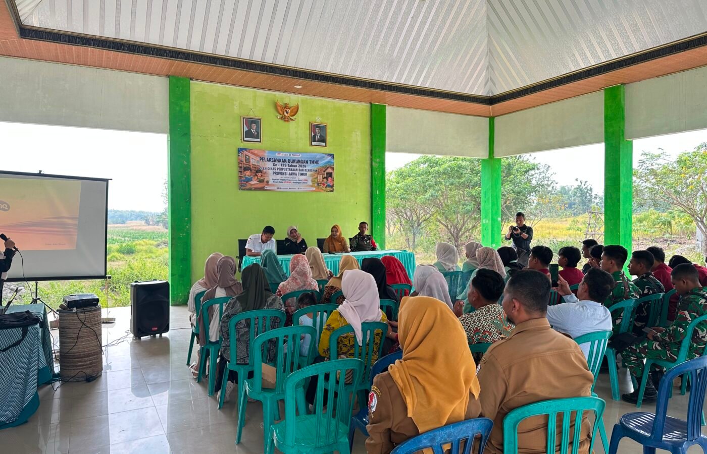 Program TMMD Ke-129 Kodim 0813/Bojonegoro dan Dinas Perpustakaan Jawa Timur untuk Peningkatan Wawasan Masyarakat