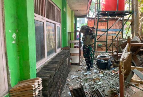 Perbaikan SDN Kesongo 1 Dipercepat oleh Satgas TMMD ke-129 Kodim 0813/Bojonegoro