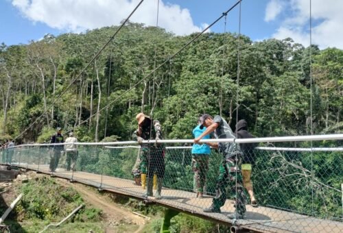 Perkuatan Jembatan Gantung Pattuku-Lemo oleh Satgas TMMD ke-129 Kodim 1407/Bone