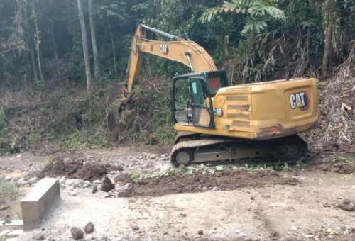 Excavator Terus Beroperasi Dukung Percepatan Peningkatan Jalan TMMD ke-129 Kodim 1407/Bone
