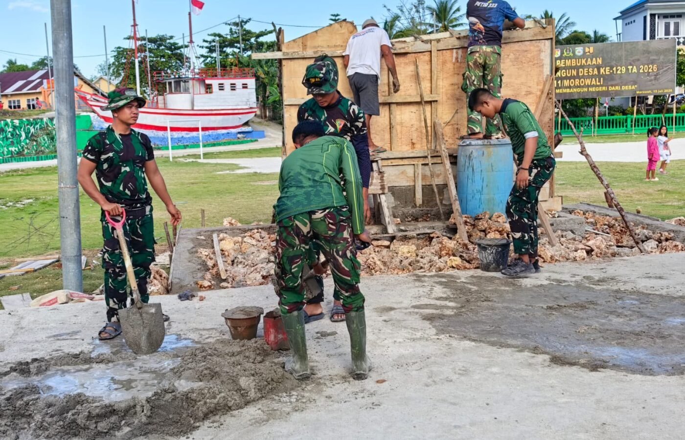 Dukungan Warga Mendorong Proyek TMMD Ke-129 di Desa Kepulauan Umbele
