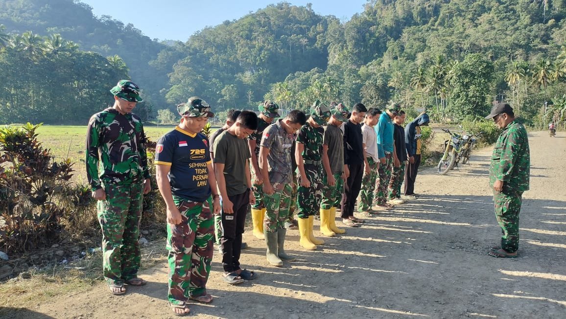 Personel Satgas TMMD Ke-129 Kodim 1407/Bone Gelar Apel Pagi Sebelum Beraktivitas