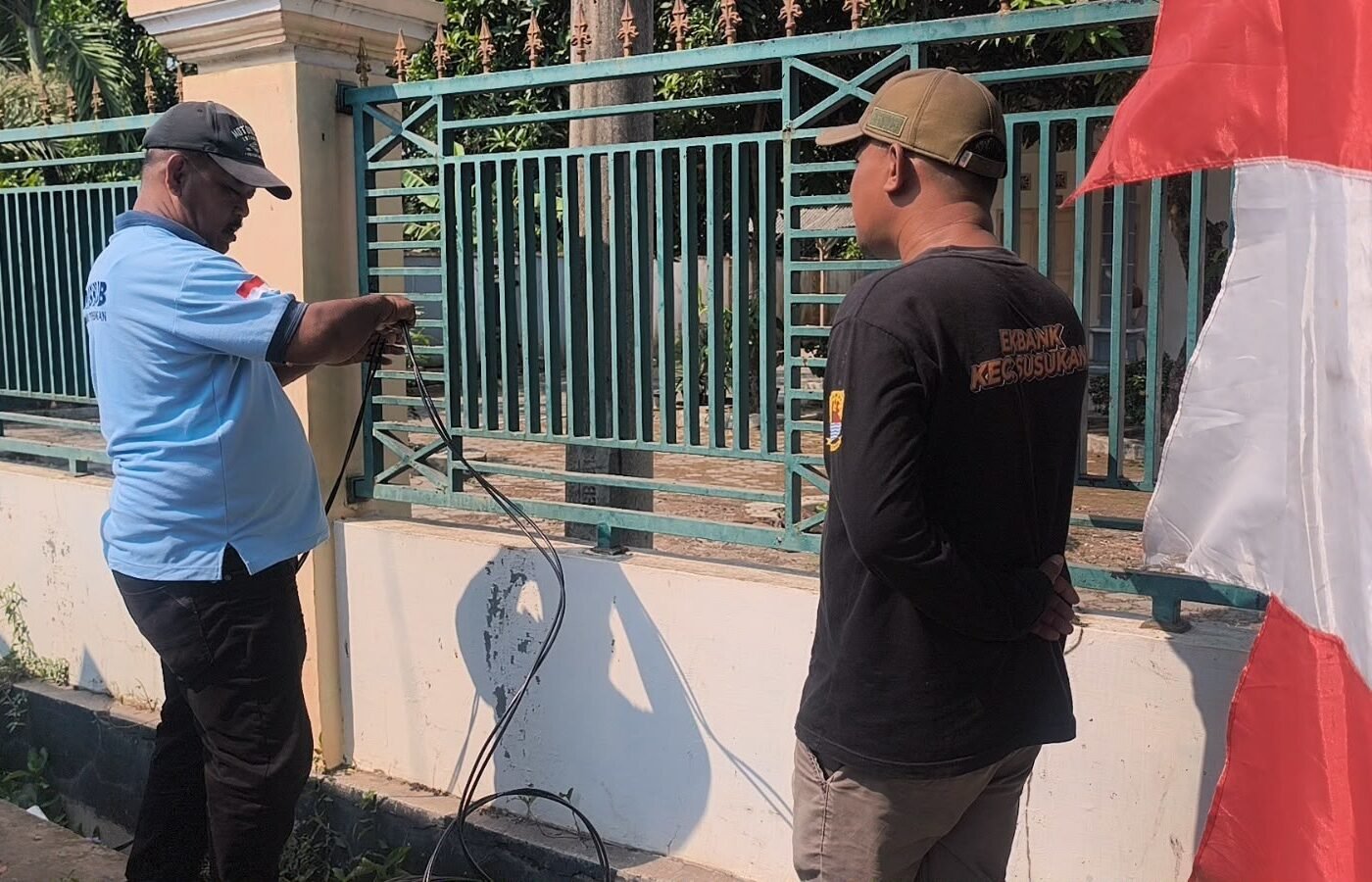 TMMD ke-129 Kodim 0620 Cirebon Perkuat Keamanan Melalui Pemasangan PJU