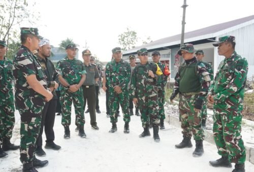 Pembangunan Jalan Rabat Beton di Desa Tlemang, Serka Budi Santoso Laporkan Progres kepada Tim Wasev