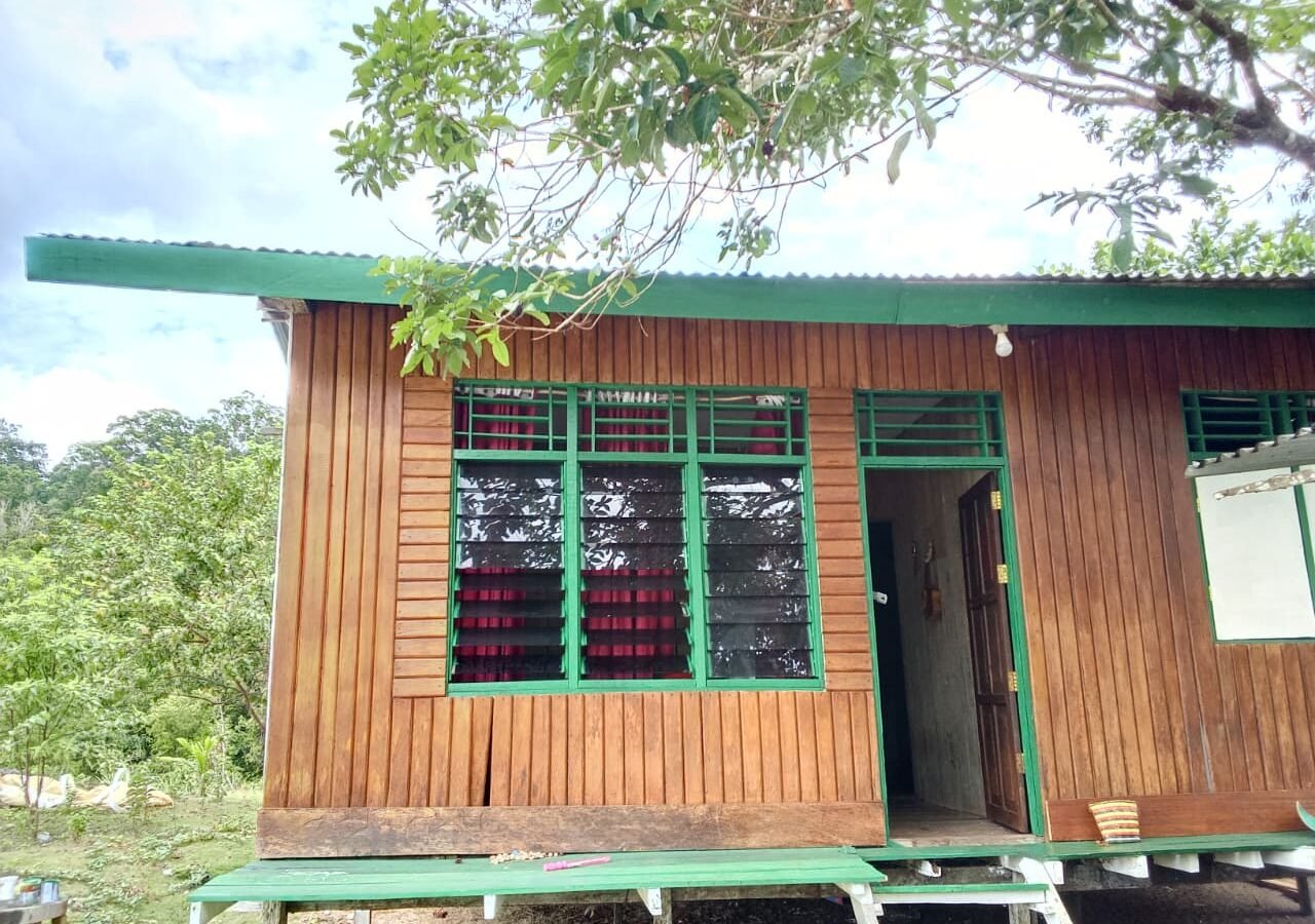 TNI Selesaikan Rehabilitasi Rumah Bapak Herman di TMMD Ke-129, Wujudkan Tempat Tinggal Layak di Kampung Sesor