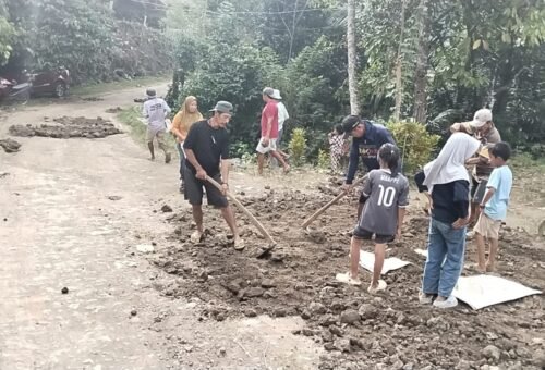 Partisipasi Warga Desa Patukku dalam TMMD Ke-129 Kodim 1407/Bone