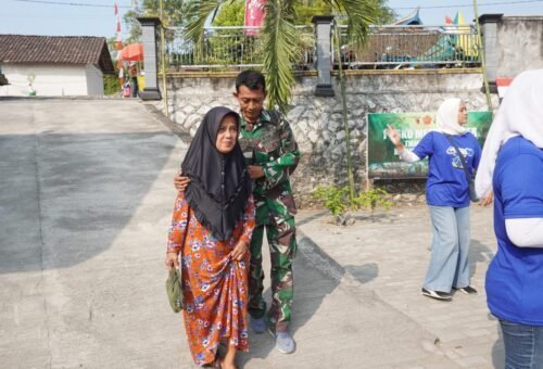 Sentuhan Kasih Prabudi: Lancarkan Akses Kesehatan untuk Lansia di TMMD 129 Kodim 0812/Lamongan