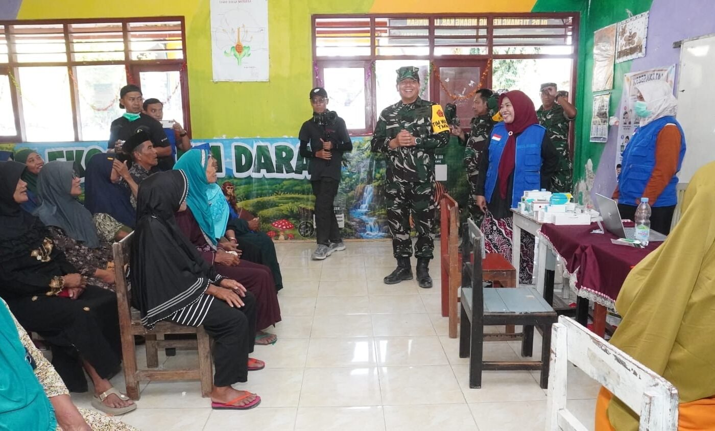 Pengobatan Gratis di Desa Tlemang, Ketua Tim Wasev TMMD 129 Puji Inisiatif Kesehatan Masyarakat