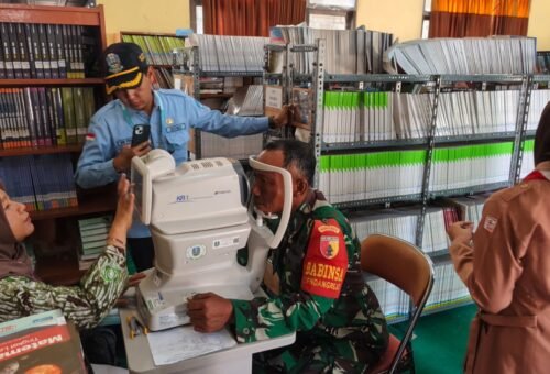 Inisiatif Kesehatan Mata untuk Siswa, Satgas TMMD 129 Bersama RSMM Jatim Laksanakan Baksos di Ngimbang