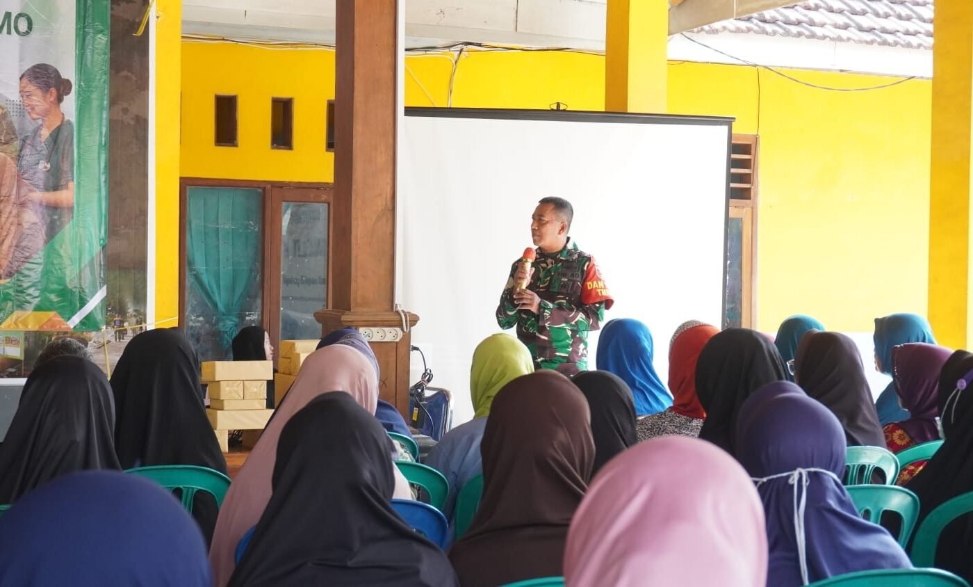 Upaya TNI dan RSUD Dr. Soetomo Sediakan Layanan Kesehatan untuk Lansia di Tlemang