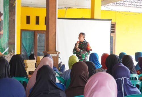 Upaya TNI dan RSUD Dr. Soetomo Sediakan Layanan Kesehatan untuk Lansia di Tlemang