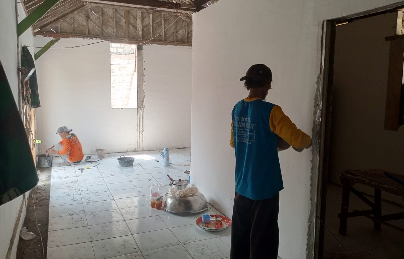 Penyelesaian RTLH Bapak Kardo: Satgas TMMD Memasuki Proses Pengecatan