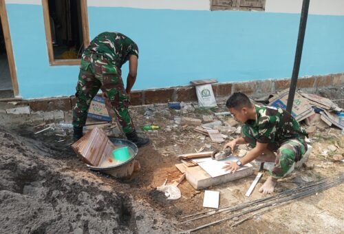 Kepedulian Satgas TMMD Terlihat dalam Pengecatan RTLH Bapak Kardo di Desa Bekatul