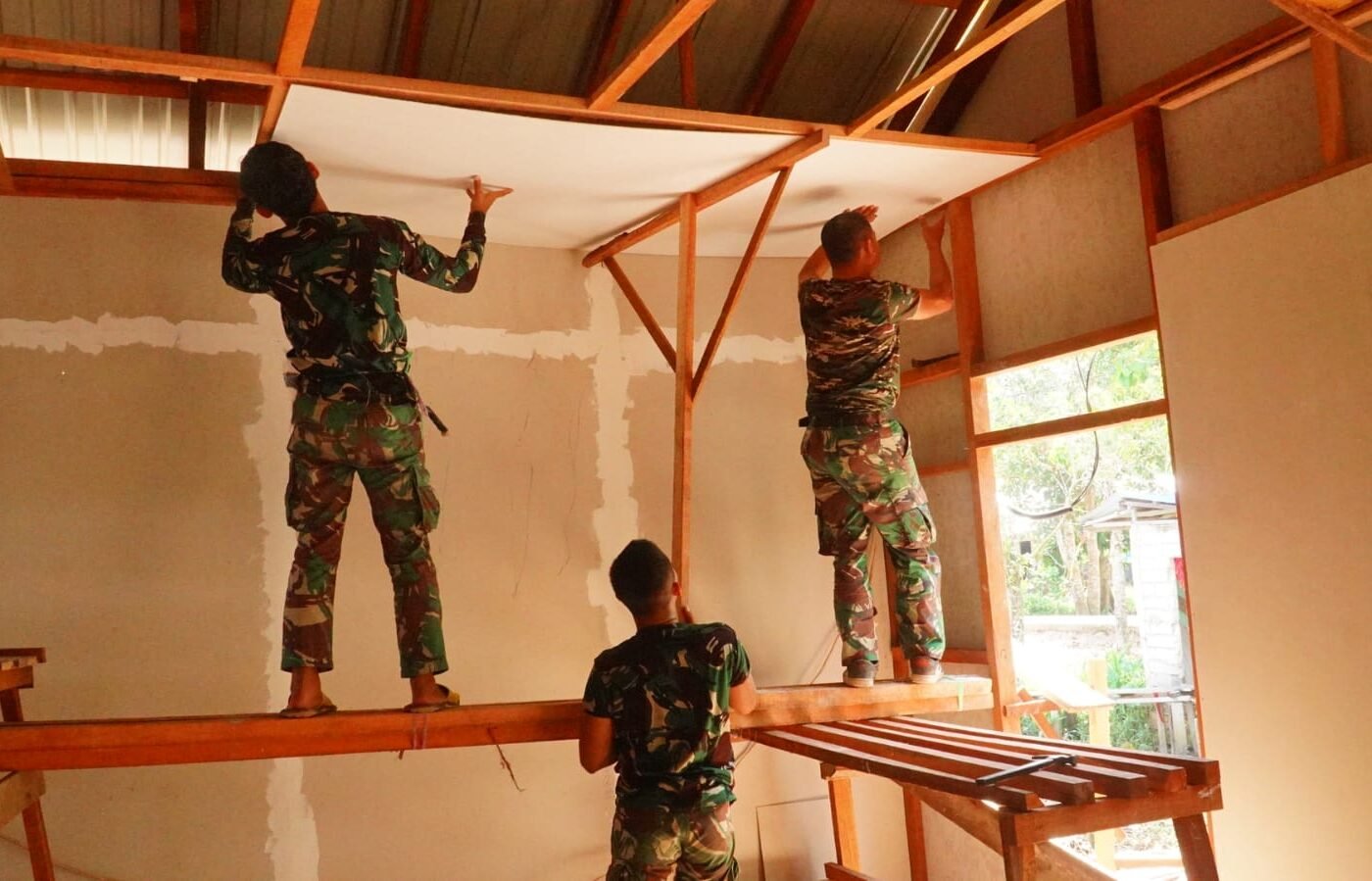 Sinergi Satgas TMMD dan Warga Wujudkan Pembangunan Rumah Layak Huni