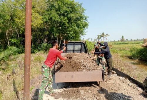 Kolaborasi TNI dan Komunitas Sukseskan Pembangunan Infrastruktur Jalan di Bandar Raya